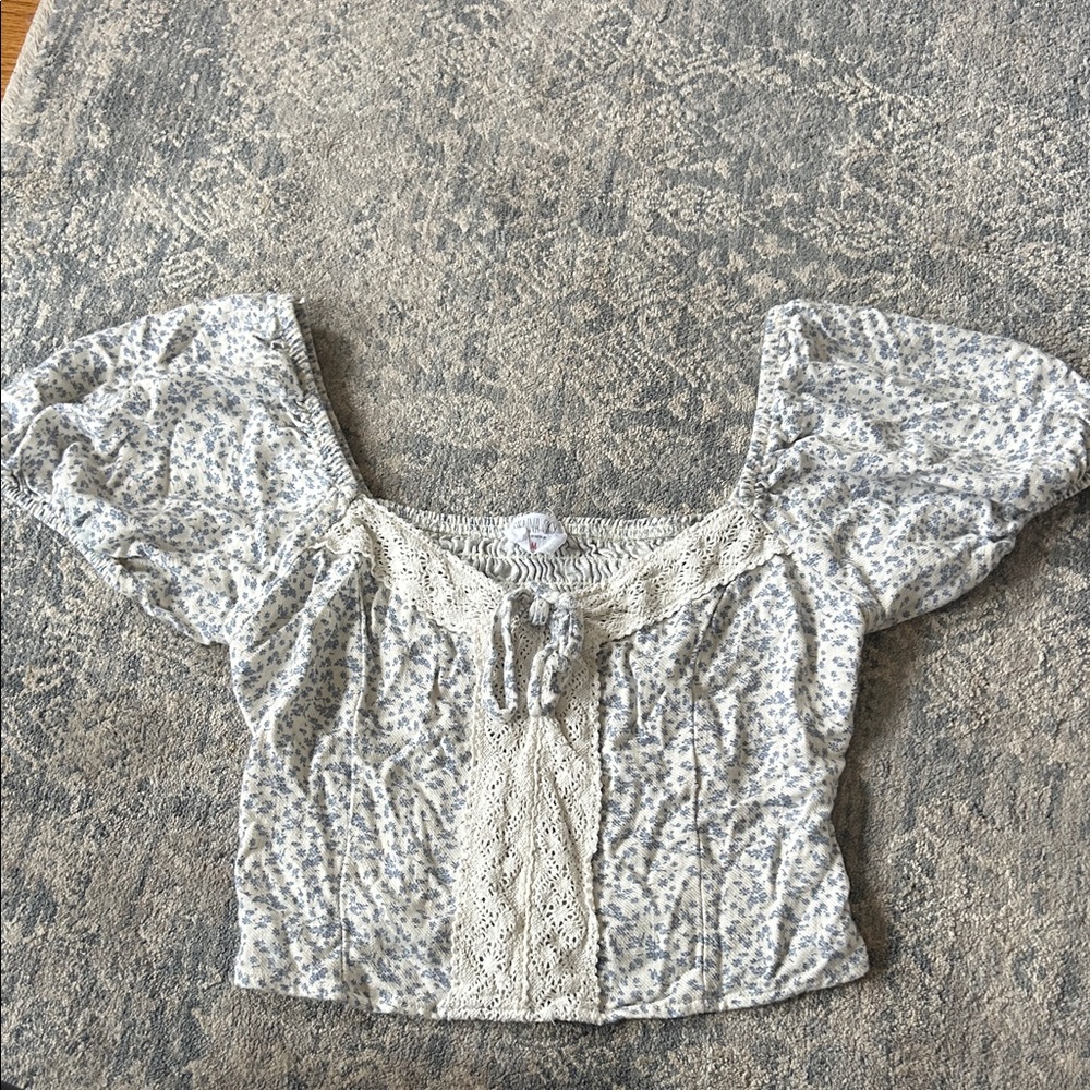 Floral Peasant Short Sleeve Top in Cream and Light Blue